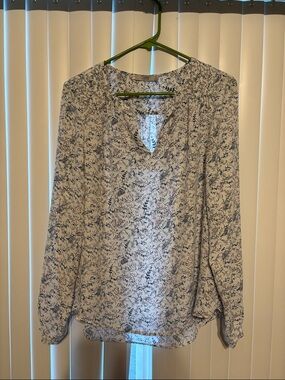 Dalia Women’s Long Sleeve Blouse Size Medium